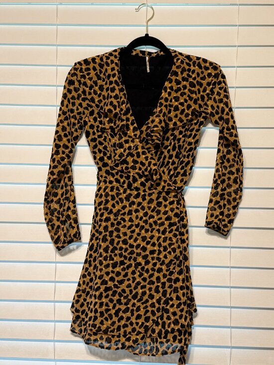 Free People Dresses & Skirts - Women's Free People XS Gold and Black Leopard Print Mini Wrap Dress
